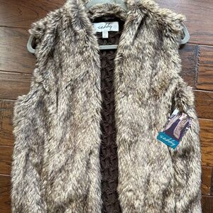 Sebby Women’s Faux Fur Vest Medium